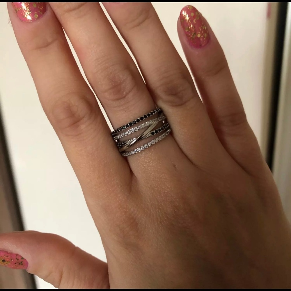 925 SS Black & White Sapphire Twist Ring - Picture 5 of 6